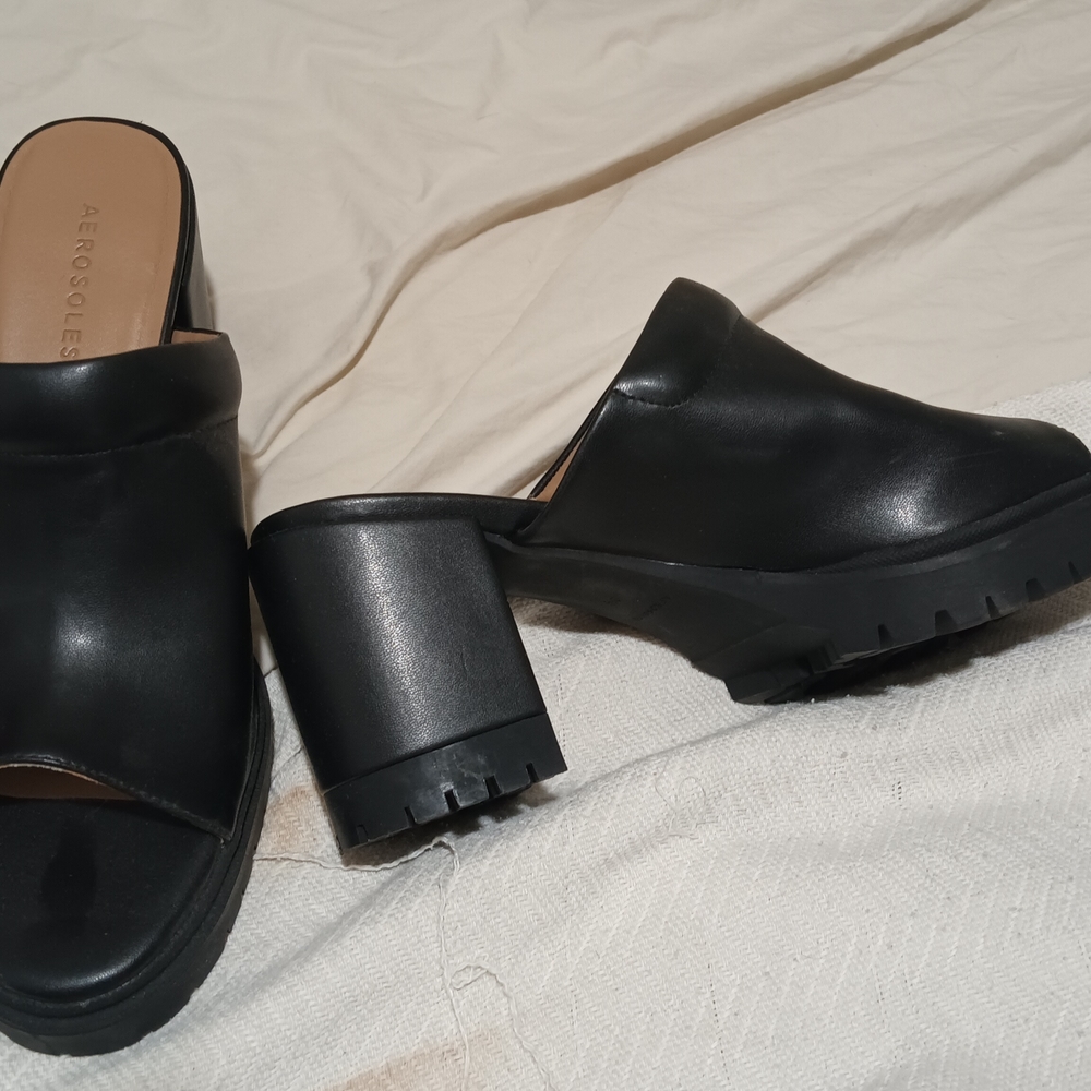 AEROSOLES Women's Classic Black Mules